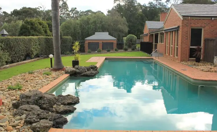 19-21 Banool Crescent, Mount Eliza VIC 3930