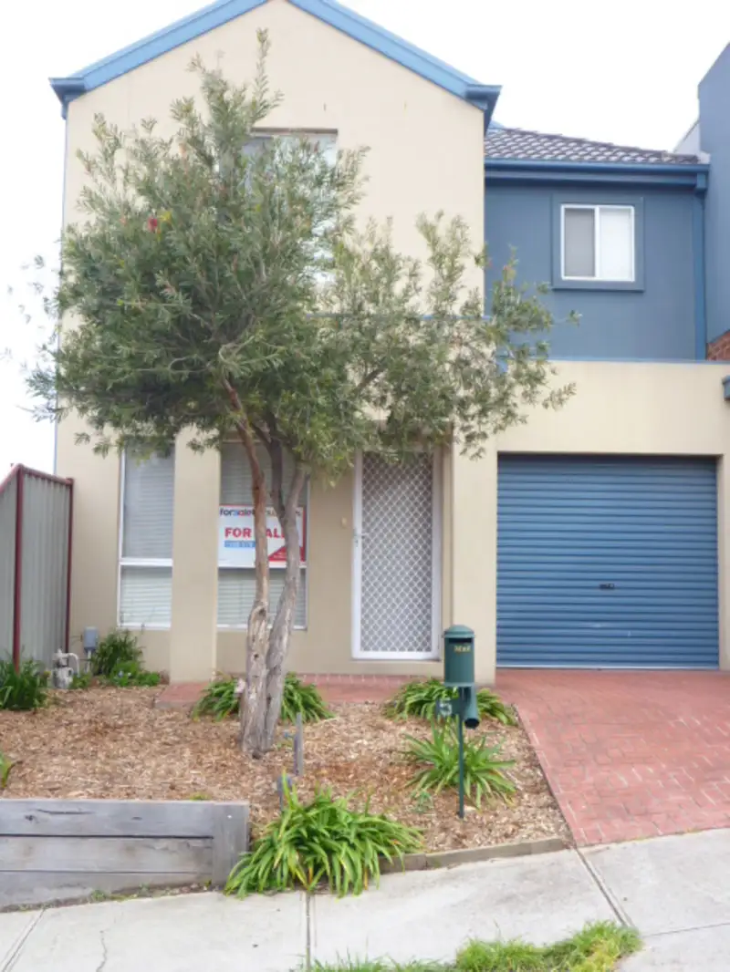 Main view of Homely townhouse listing, 5 Seggan Circle, Gowanbrae VIC 3043