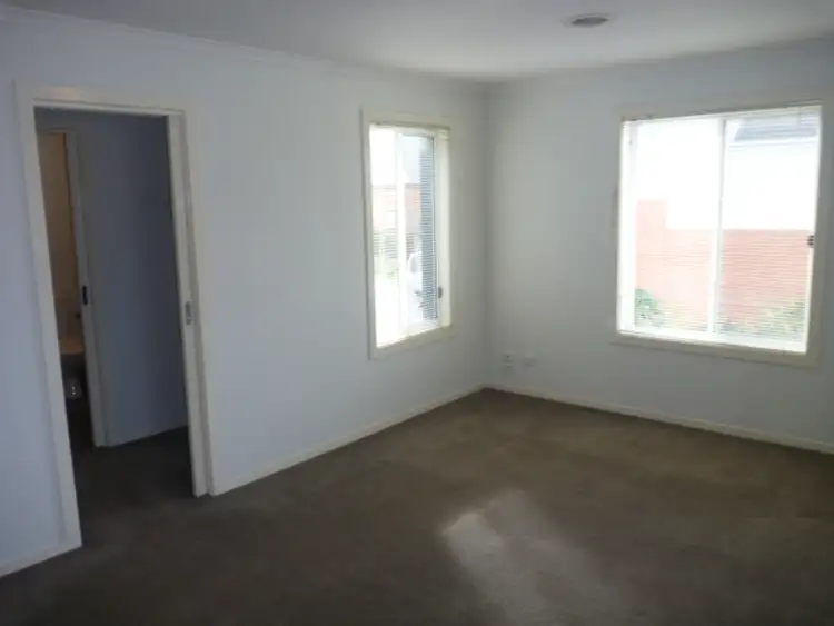 Sixth view of Homely townhouse listing, 5 Seggan Circle, Gowanbrae VIC 3043