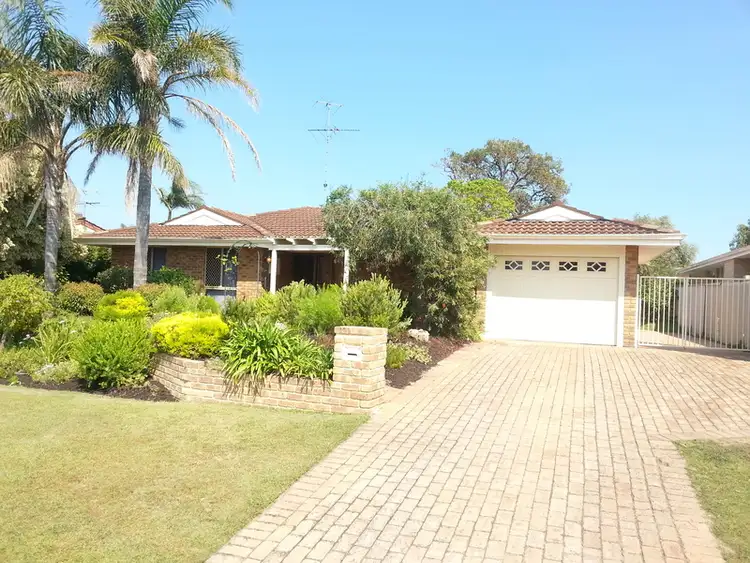 11 Sandford Crescent, Halls Head WA 6210