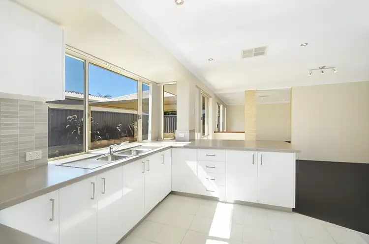 6 Scholar Close, Marangaroo WA 6064