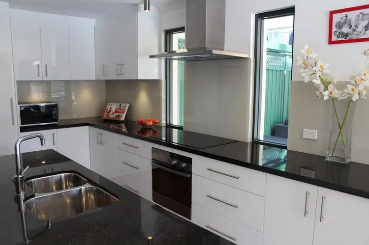 31 Horton Crescent, Marangaroo WA 6064