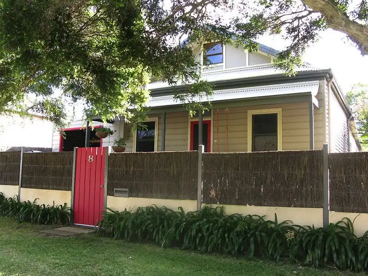 8 Cintra Road, Waratah NSW 2298