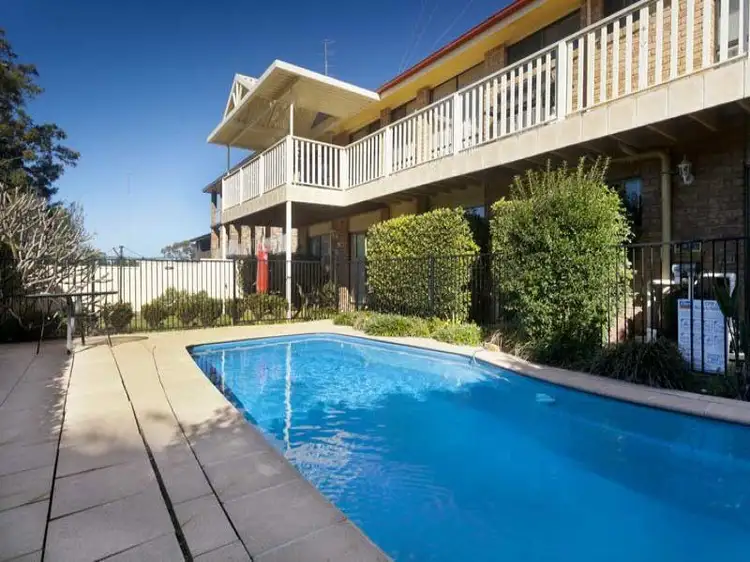 6 Lowana Crescent, Kahibah NSW 2290