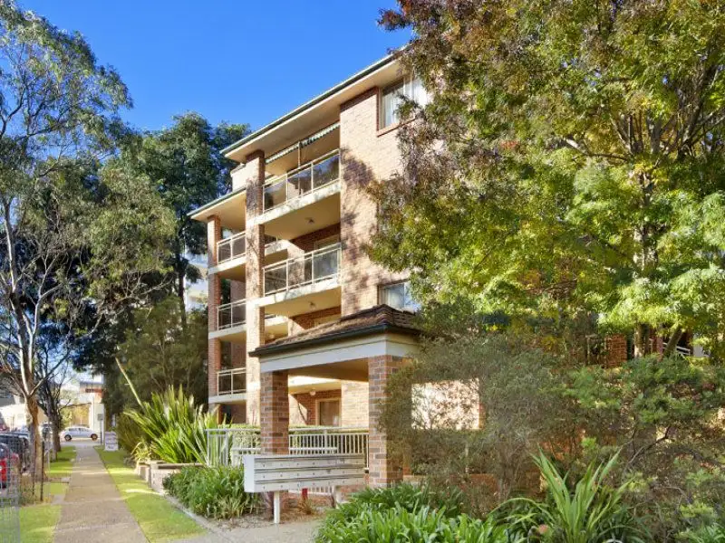 Main view of Homely unit listing, 4/6-10 Gray Street, Sutherland NSW 2232