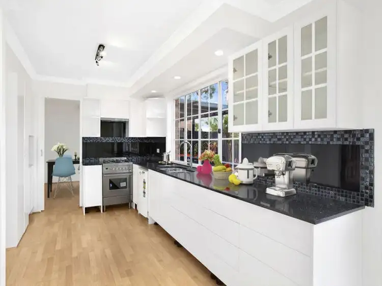 11 Phoenix Place, Illawong NSW 2234