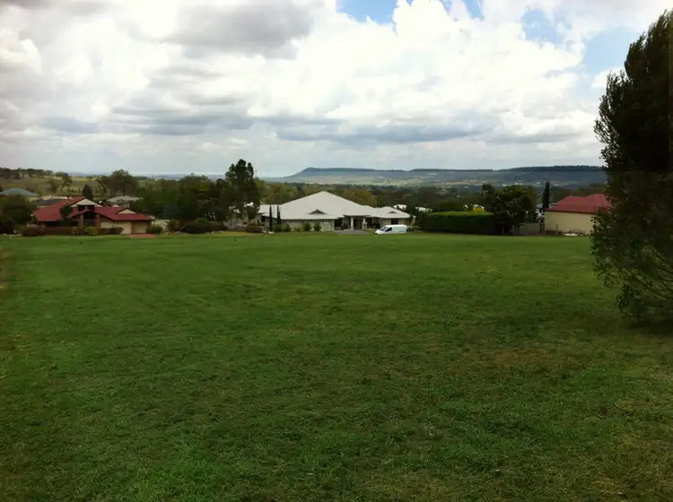 5 William Court, Cotswold Hills QLD 4350