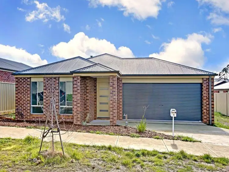 4 JESSICA AVENUE, Kilmore VIC 3764