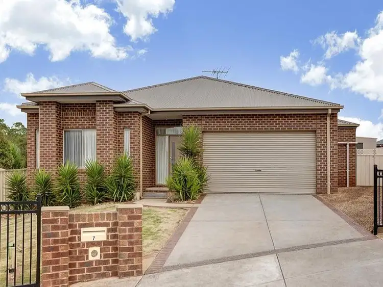 7 CRIMMINS WAY, Kilmore VIC 3764