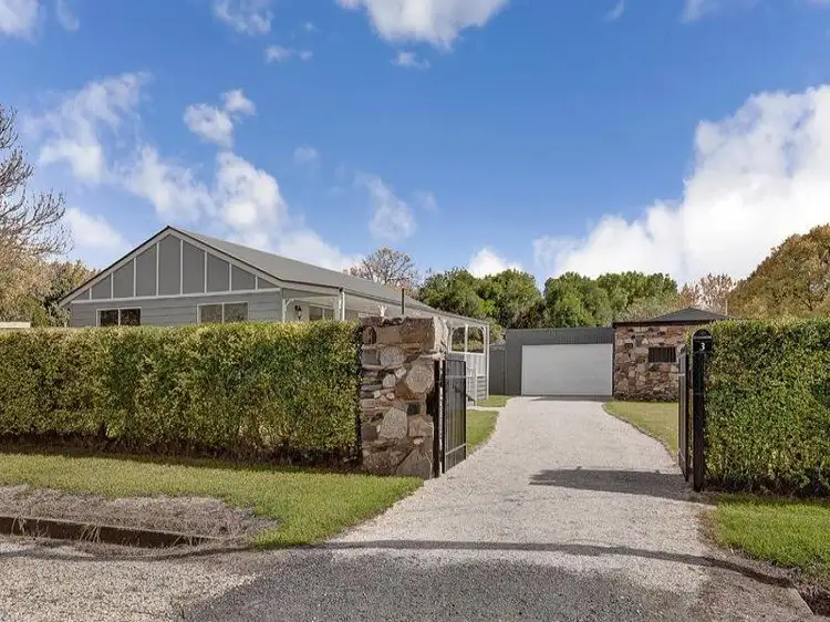 3 DROPMORE AVENUE, Seymour VIC 3660