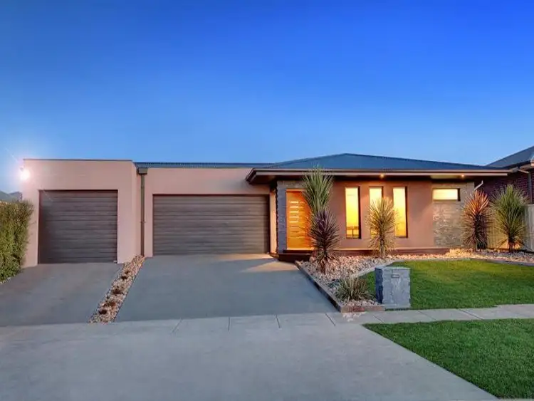 52 COTTAGE CRESCENT, Kilmore VIC 3764