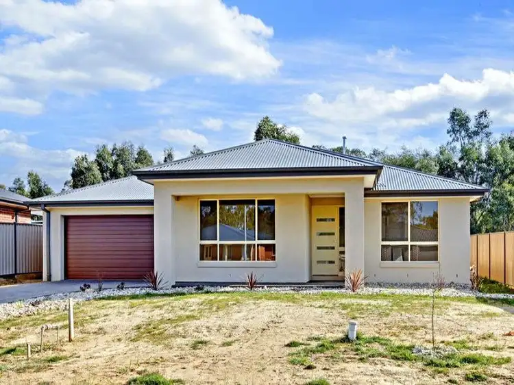 61 DONALDSON DRIVE, Broadford VIC 3658