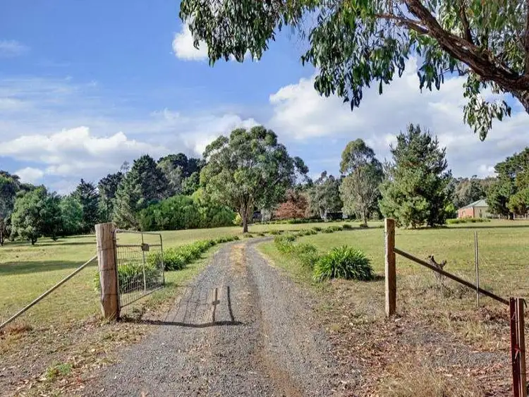 24 KELLYS LANE, Kilmore VIC 3764