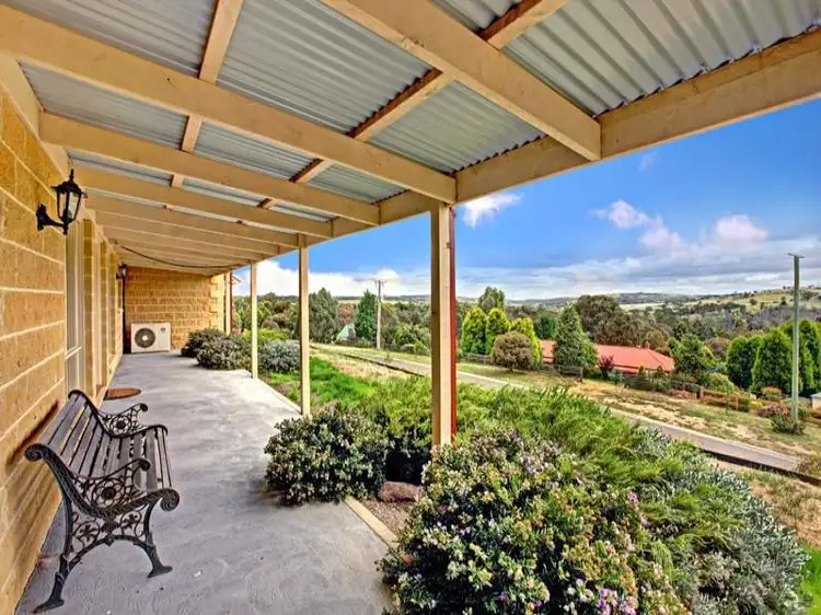 24 McDONALD DRIVE, Wandong VIC 3758