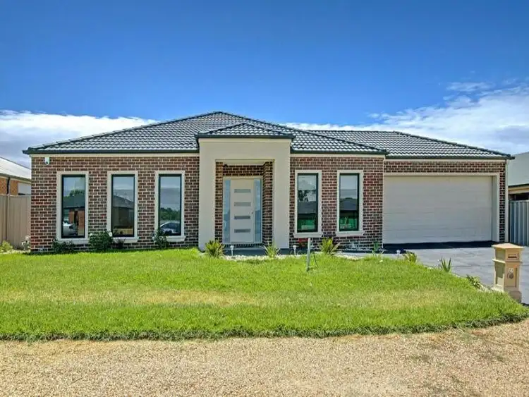 21 WATTLEBIRD WAY, Kilmore VIC 3764
