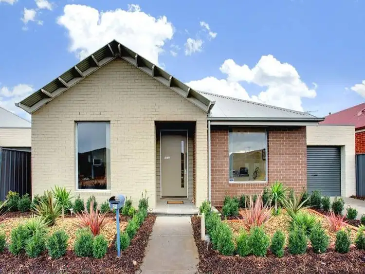 34 GIRRAWEEN CRESCENT, Craigieburn VIC 3064