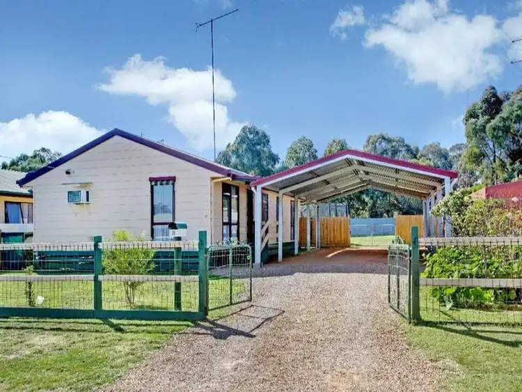 31 Donaldson Drive, Broadford VIC 3658