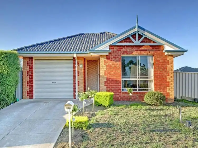 10 ALMOND AVENUE, Wallan VIC 3756