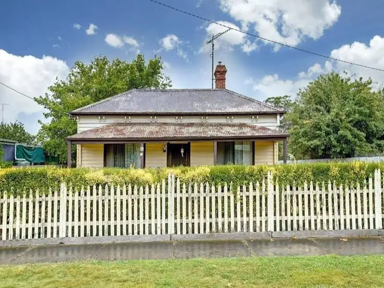 9 SUTHERLAND STREET, Broadford VIC 3658