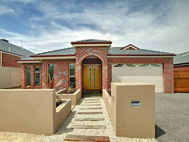 27 DAKOTA PLACE, Wallan VIC 3756