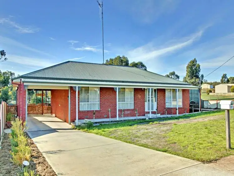 17 HERITAGE DRIVE, Broadford VIC 3658