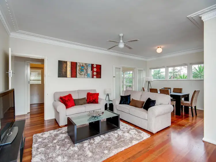 25 Thomas St, Camp Hill QLD 4152
