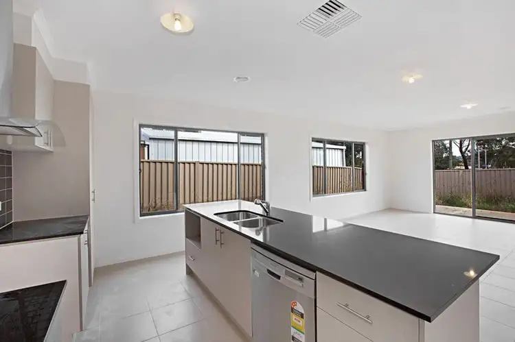 2/27 FERGUSON STREET, Broadford VIC 3658