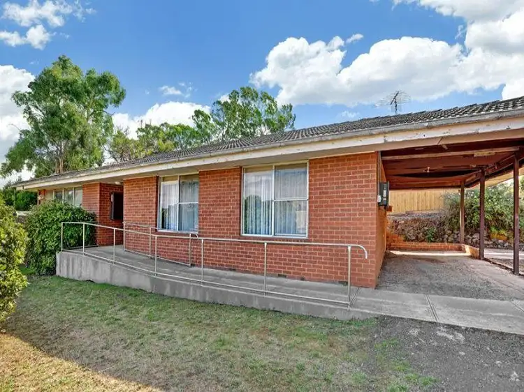 6 LINTON STREET, Waterford Park VIC 3658