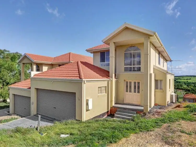 16 TOSCANA WAY, Hidden Valley VIC 3756