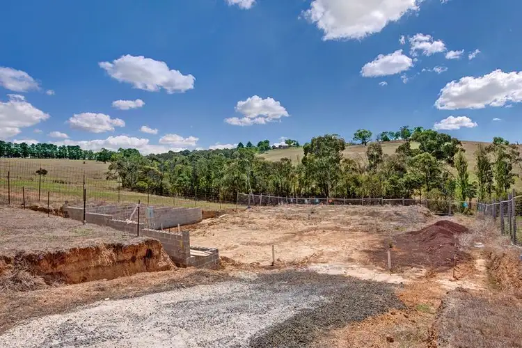 26 AURINA DRIVE, Hidden Valley VIC 3756