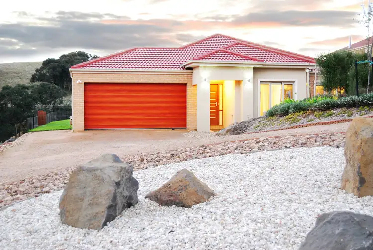 84 VALLEY DRIVE, Hidden Valley VIC 3756