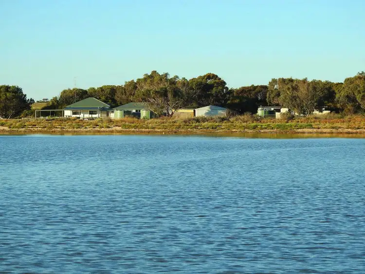 9260 Princes Hwy, Coorong SA 5264