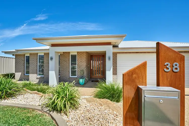 38 Flack Crescent, Boorooma NSW 2650