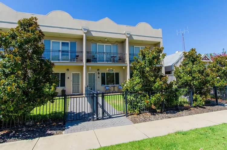 Main view of Homely unit listing, 2/20-26 Travers Street, Wagga Wagga NSW 2650