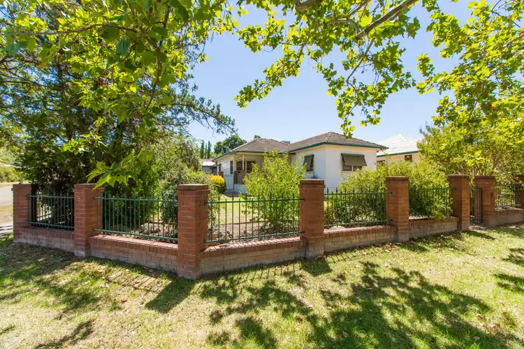 142 Grove Street, Kooringal NSW 2650
