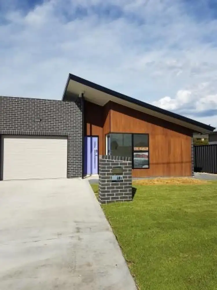 68a & 68b Wood St, Inverell NSW 2360