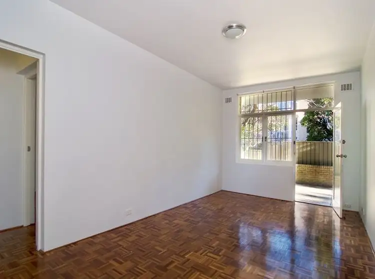 25a Roscoe St