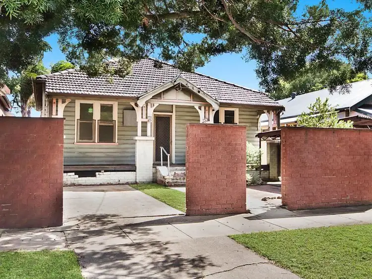 34 Kitchener Parade, Mayfield East NSW 2304