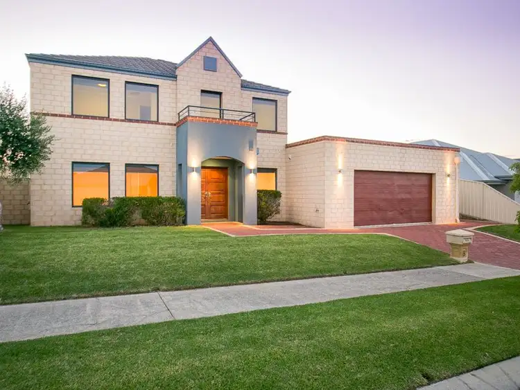 8 Namoi Street, Hammond Park WA 6164