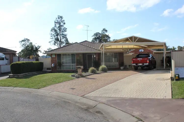 9 Moss Place, St Helens Park NSW 2560