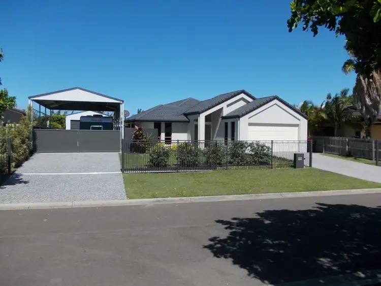 4 Bowsprit Crescent, Banksia Beach QLD 4507