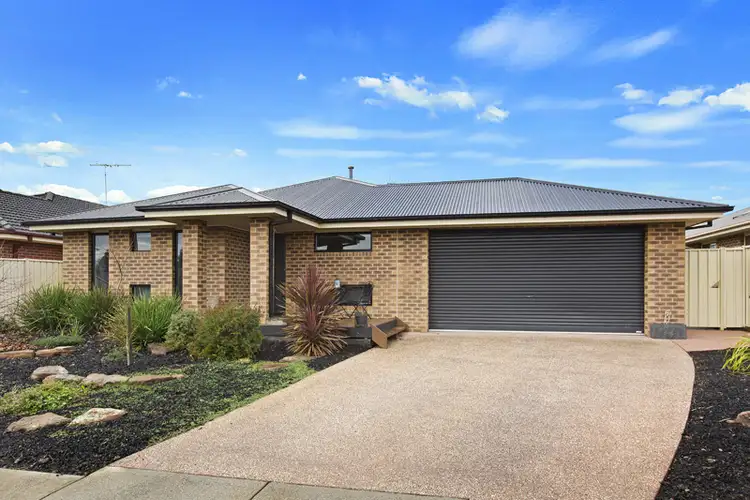 74 COTTAGE CRESCENT, Kilmore VIC 3764