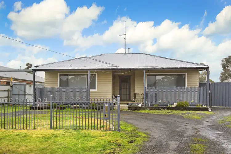 22 MCKENZIE STREET, Broadford VIC 3658