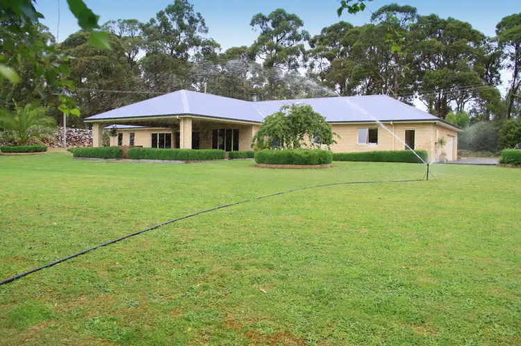 32 Kings Road, Kinglake West VIC 3757