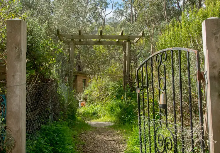 70 Manuka Rd, Panton Hill VIC 3759