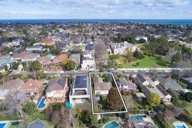 9 Hall Street, Brighton VIC 3186