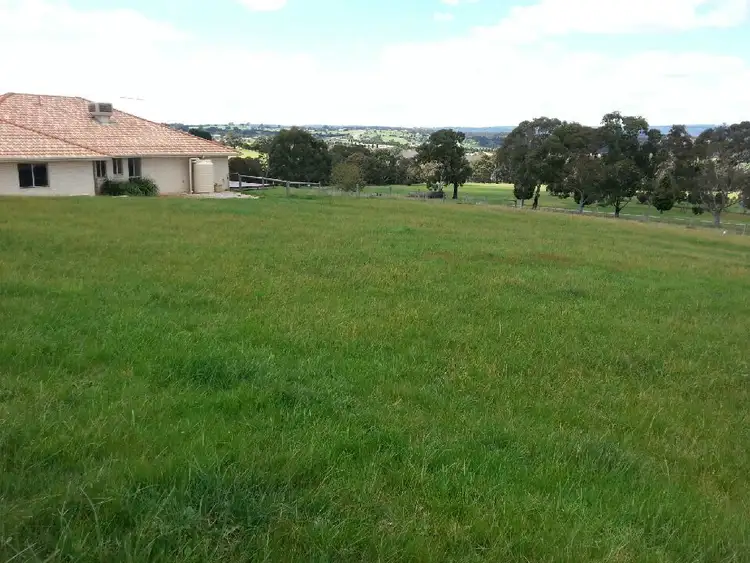 5 CARMELO COURT, Hidden Valley VIC 3756