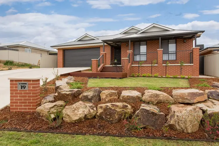 19 Maitland Drive, Estella NSW 2650
