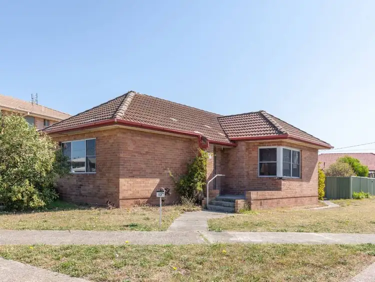 13 Booth Street, Stockton NSW 2295