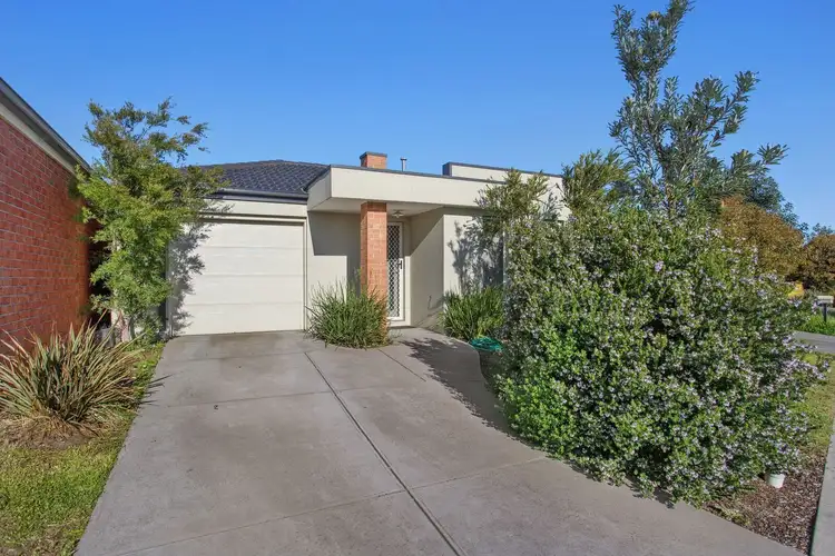 90 henry rd, Pakenham VIC 3810